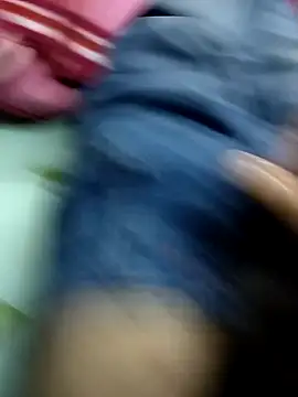 Snapshot of Sanny212 chatting on 12/15/25, 11:14 Sanny212 online show from 12/15/25, 11:14