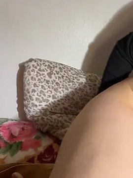 Snapshot of BustiBunny69 chatting on 02/19/25, 05:27 BustiBunny69 online show from 02/19/25, 05:27