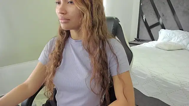 Snapshot of AnnieAndStefan chatting on 02/02/26, 02:05 AnnieAndStefan online show from 02/02/26, 02:05