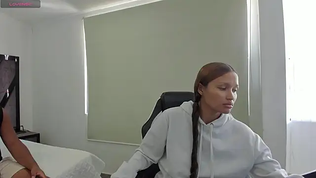 Snapshot of AnnieAndStefan chatting on 03/01/26, 02:19 AnnieAndStefan online show from 03/01/26, 02:19