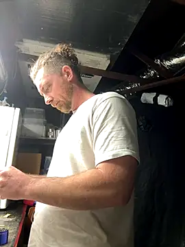 Snapshot of mandjpuff2 chatting on 12/08/24, 05:50 mandjpuff2 online show from 12/08/24, 05:50