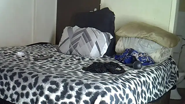 AddictiveAssCurves online show from 04/17/26, 08:28