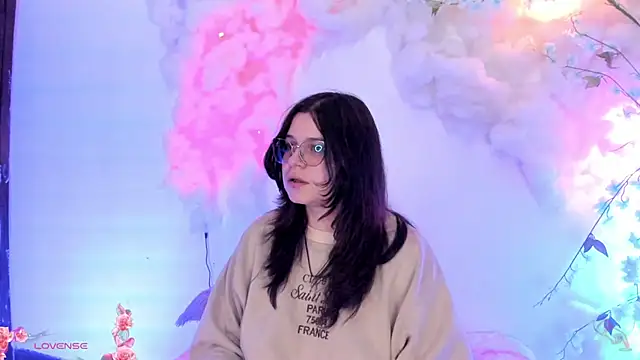 Snapshot of Mey_moon chatting on 01/27/25, 11:43 Mey moon online show from 01/27/25, 11:43