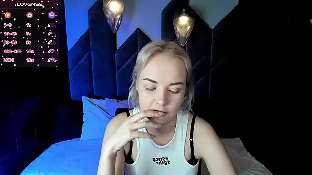 Snapshot of StephanieSweety chatting on 02/18/25, 01:44 StephanieSweety online show from 02/18/25, 01:44