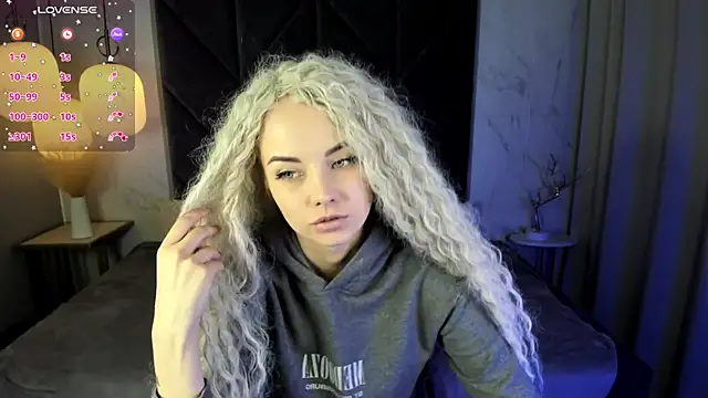 Snapshot of StephanieSweety chatting on 03/17/25, 01:50 StephanieSweety online show from 03/17/25, 01:50