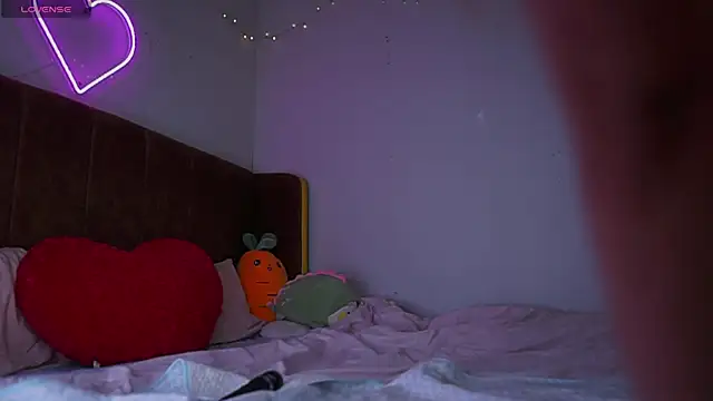 laybunny1 online show from 10/29/25, 09:49