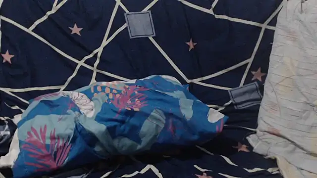 Snapshot of Lesliemilk5 chatting on 10/13/25, 11:49 Lesliemilk5 online show from 10/13/25, 11:49