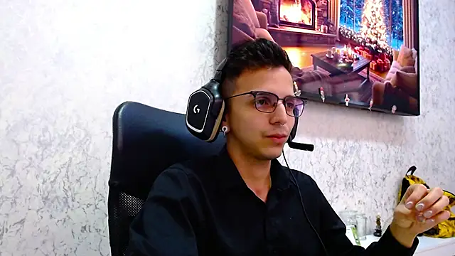 Snapshot of TylerLange chatting on 12/17/25, 04:46 TylerLange online show from 12/17/25, 04:46