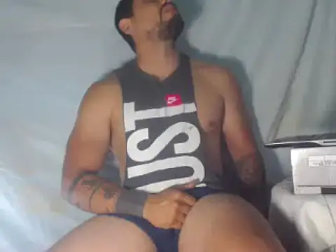 Snapshot of sebasx412 chatting on 02/14/25, 03:11 sebasx412 online show from 02/14/25, 03:11