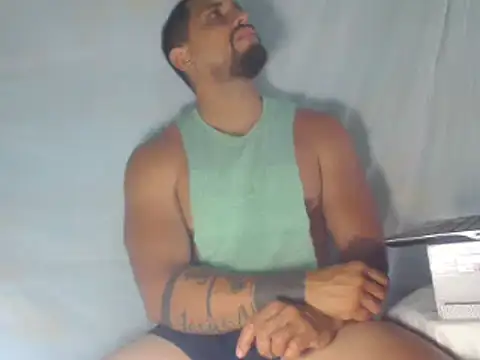 Snapshot of sebasx412 chatting on 03/04/25, 08:05 sebasx412 online show from 03/04/25, 08:05