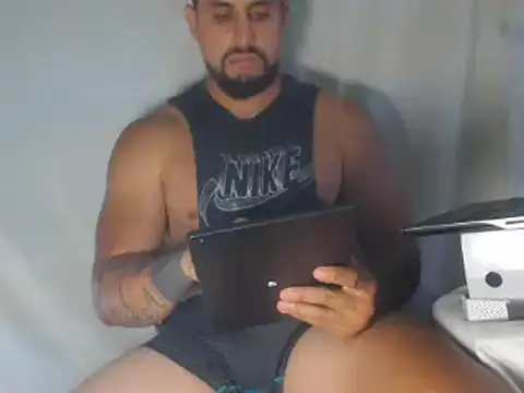 Snapshot of sebasx412 chatting on 03/13/25, 08:32 sebasx412 online show from 03/13/25, 08:32