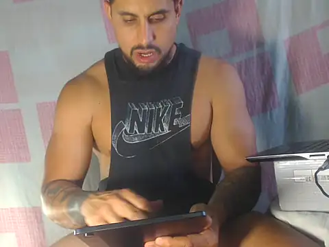 Snapshot of sebasx412 chatting on 09/23/25, 08:01 sebasx412 online show from 09/23/25, 08:01