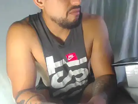 Snapshot of sebasx412 chatting on 11/21/25, 08:40 sebasx412 online show from 11/21/25, 08:40