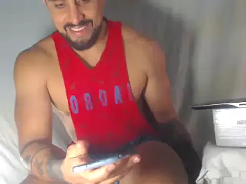 Snapshot of sebasx412 chatting on 11/24/25, 08:52 sebasx412 online show from 11/24/25, 08:52