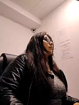 Snapshot of _lilith_heavy chatting on 09/21/25, 09:11 lilith heavy online show from 09/21/25, 09:11