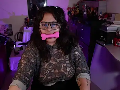 Snapshot of _lilith_heavy chatting on 11/21/25, 07:56 lilith heavy online show from 11/21/25, 07:56