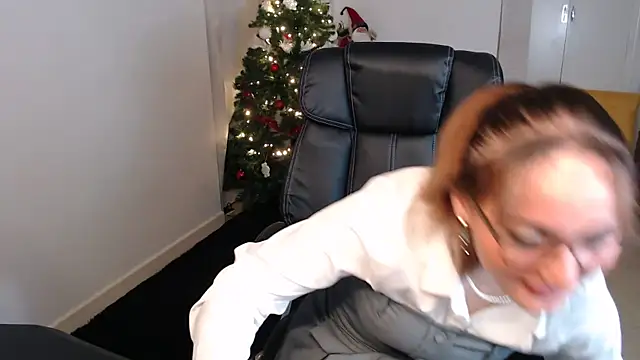 Crystal-dreamt online show from 11/14/25, 09:19