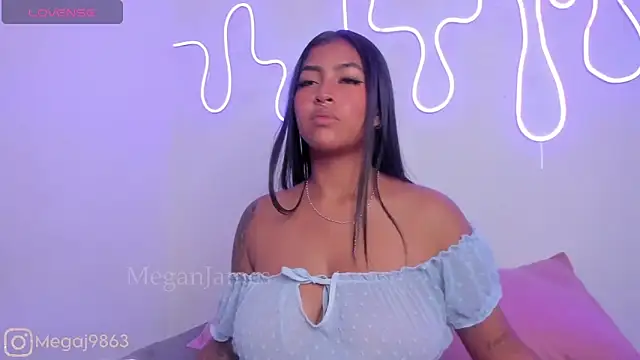 meganjames1 online show from 02/20/25, 12:15