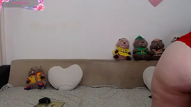 Snapshot of ElenaRose90 chatting on 06/20/26, 08:44 ElenaRose90 online show from 06/20/26, 08:44