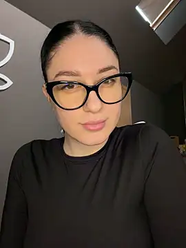 Snapshot of moniqque chatting on 11/12/25, 06:58 moniqque online show from 11/12/25, 06:58