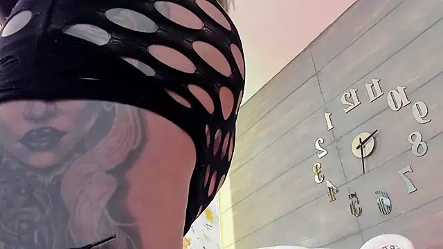 nicollette miller online show from 01/28/25, 03:25