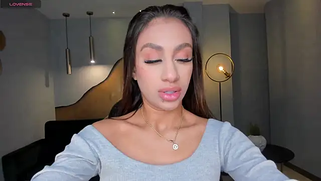 Snapshot of DannaCruz chatting on 02/08/25, 10:39 DannaCruz online show from 02/08/25, 10:39