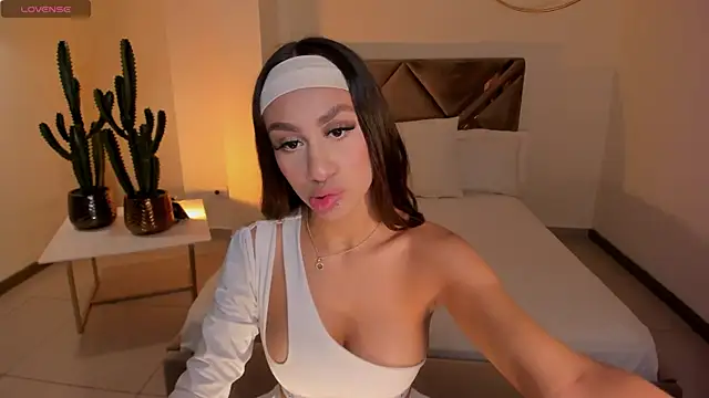 Snapshot of DannaCruz chatting on 03/06/25, 07:10 DannaCruz online show from 03/06/25, 07:10