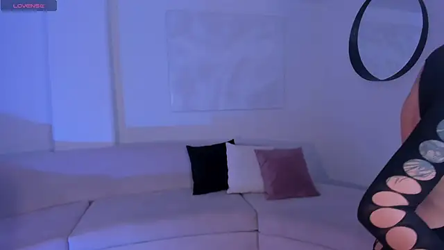 Snapshot of DannaCruz chatting on 09/13/25, 07:24 DannaCruz online show from 09/13/25, 07:24