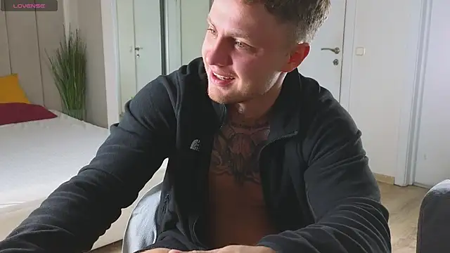 Snapshot of more__than__love chatting on 01/10/26, 05:42 more than love online show from 01/10/26, 05:42