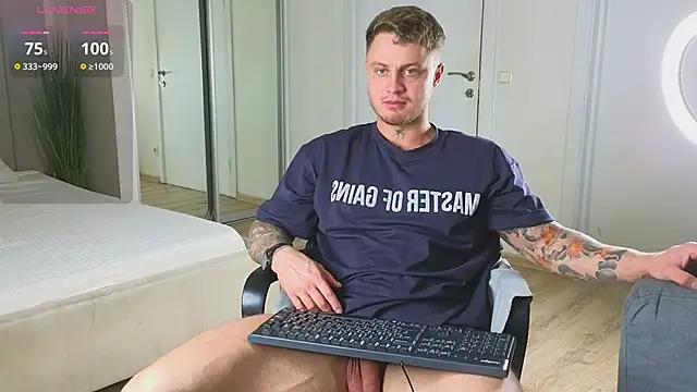 Snapshot of more__than__love chatting on 01/12/26, 05:56 more than love online show from 01/12/26, 05:56