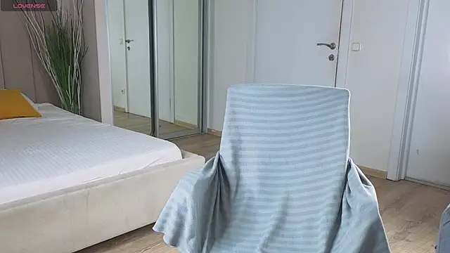 Snapshot of more__than__love chatting on 01/13/26, 05:57 more than love online show from 01/13/26, 05:57