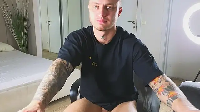 Snapshot of more__than__love chatting on 01/14/26, 05:57 more than love online show from 01/14/26, 05:57