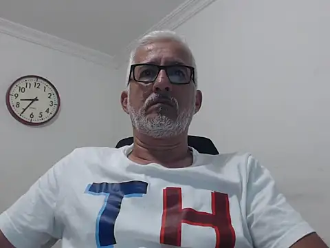 Snapshot of cenizo10124 chatting on 09/29/25, 01:33 cenizo10124 online show from 09/29/25, 01:33