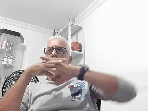 Snapshot of cenizo10124 chatting on 12/17/25, 08:59 cenizo10124 online show from 12/17/25, 08:59