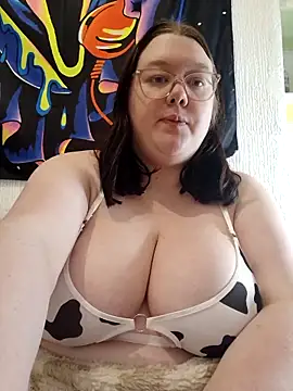 Sexycurvyemilyy online show from 04/11/26, 08:02