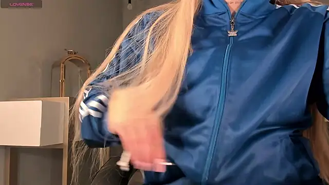 SophiePalmer online show from 12/17/25, 11:16