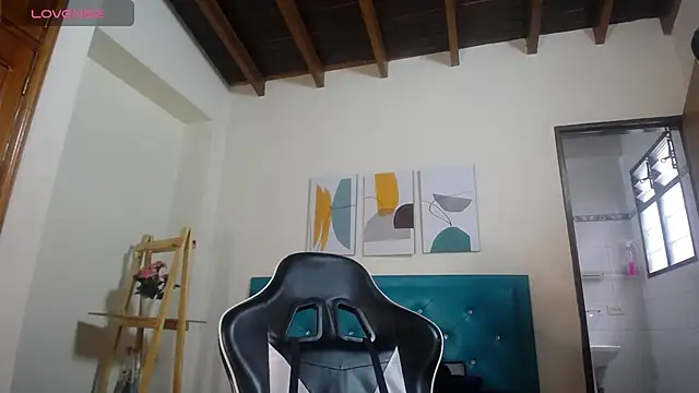 Snapshot of victoria__milf_ chatting on 01/07/25, 08:31 victoria milf online show from 01/07/25, 08:31