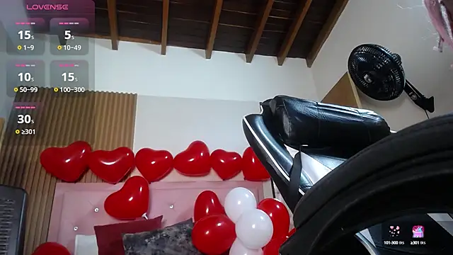 Snapshot of victoria__milf_ chatting on 02/14/25, 07:54 victoria milf online show from 02/14/25, 07:54