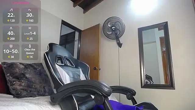 Snapshot of victoria__milf_ chatting on 03/22/25, 01:43 victoria milf online show from 03/22/25, 01:43