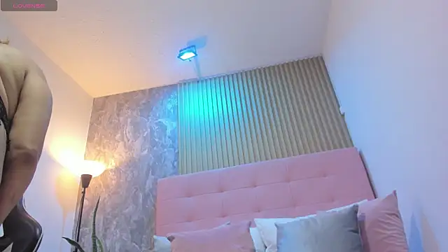 Snapshot of victoria__milf_ chatting on 12/03/25, 08:07 victoria milf online show from 12/03/25, 08:07