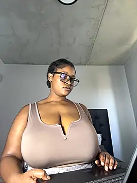 Snapshot of KnockoutBestie chatting on 12/04/24, 09:51 KnockoutBestie online show from 12/04/24, 09:51