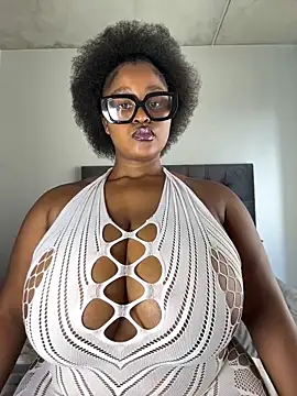 Snapshot of KnockoutBestie chatting on 03/04/25, 07:19 KnockoutBestie online show from 03/04/25, 07:19