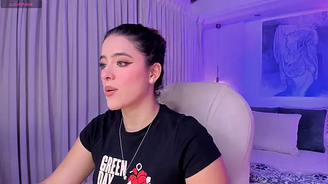 Snapshot of nathalie_rivers chatting on 02/07/26, 11:25 nathalie rivers online show from 02/07/26, 11:25