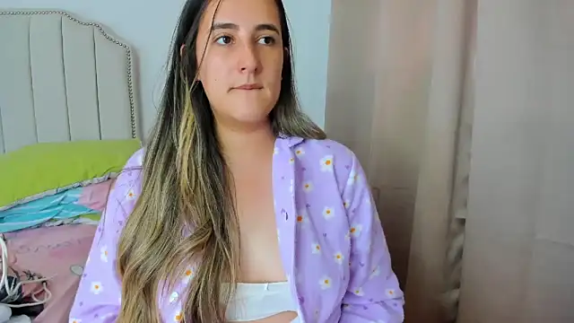 Hanna86 online show from 10/31/25, 03:57