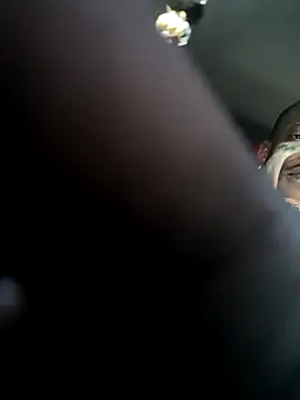 Snapshot of Annonymous607 chatting on 11/25/25, 04:18 Annonymous607 online show from 11/25/25, 04:18