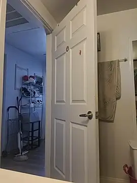 Snapshot of Annonymous607 chatting on 12/13/25, 08:25 Annonymous607 online show from 12/13/25, 08:25