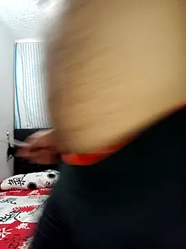 Snapshot of Angeelus2 chatting on 12/13/24, 04:27 Angeelus2 online show from 12/13/24, 04:27