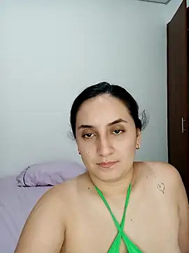 Snapshot of Angeelus2 chatting on 09/18/25, 05:15 Angeelus2 online show from 09/18/25, 05:15