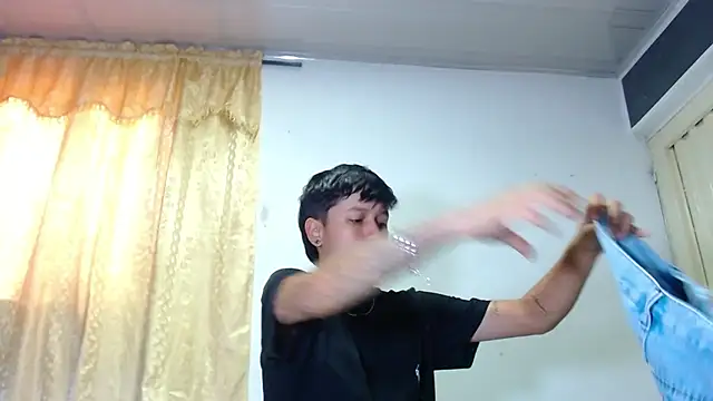 Snapshot of Tamarahryan chatting on 02/26/25, 01:19 Tamarahryan online show from 02/26/25, 01:19