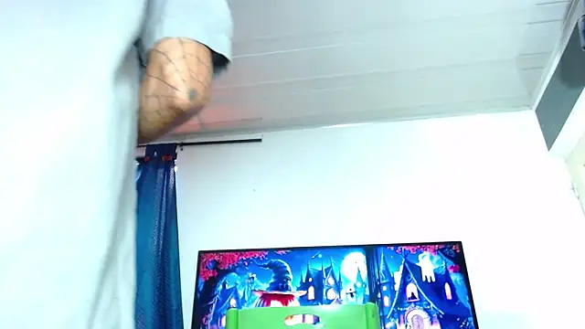 Snapshot of Tamarahryan chatting on 10/31/25, 04:30 Tamarahryan online show from 10/31/25, 04:30